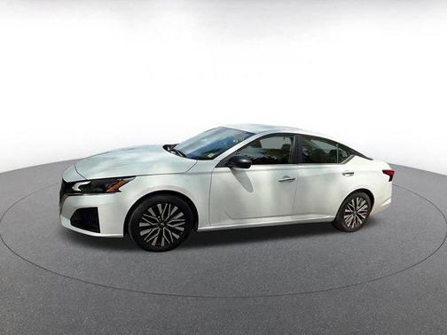 Glacier White 2025 Nissan Altima SV FWD