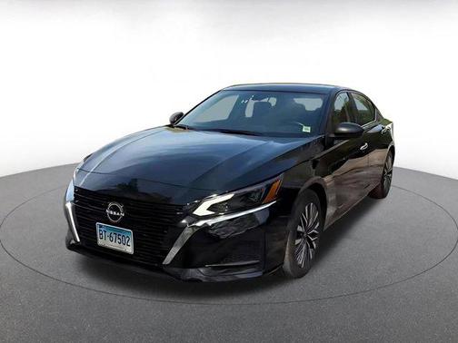 Super Black 2025 Nissan Altima SV FWD