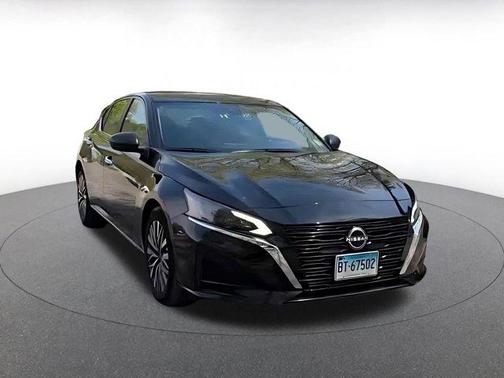 Super Black 2025 Nissan Altima SV FWD