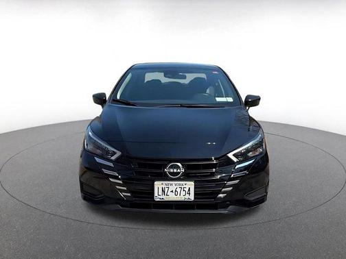 Super Black 2025 Nissan Versa 1.6 SV