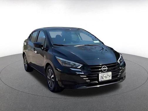 Super Black 2025 Nissan Versa 1.6 SV