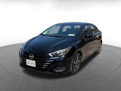 Super Black 2025 Nissan Versa 1.6 SV