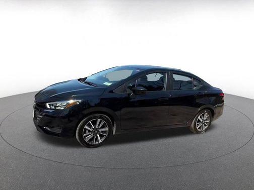 Super Black 2025 Nissan Versa 1.6 SV