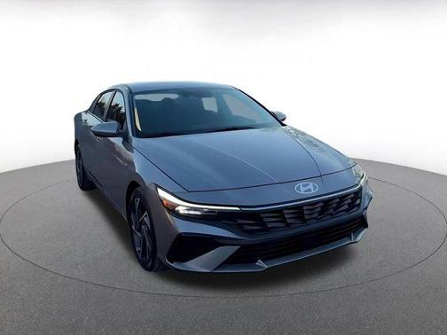 2025 Hyundai ELANTRA SEL