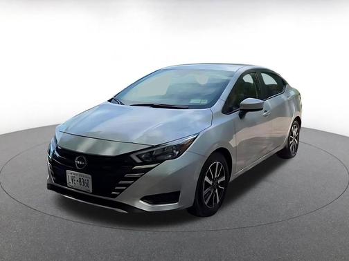 Brilliant Silver Metallic 2025 Nissan Versa 1.6 SV