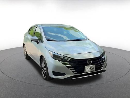 Brilliant Silver Metallic 2025 Nissan Versa 1.6 SV