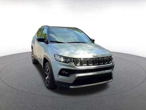 Silver Zynith Metallic Clearcoat 2025 Jeep Compass Limited