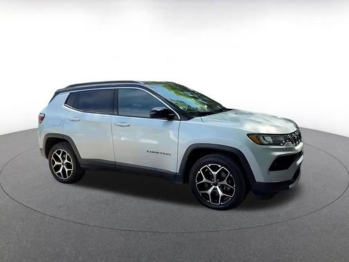 Silver Zynith Metallic Clearcoat 2025 Jeep Compass Limited