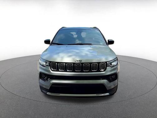 Silver Zynith Metallic Clearcoat 2025 Jeep Compass Limited