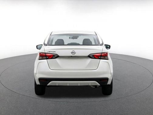 Aspen White Tricoat 2025 Nissan Versa 1.6 SV