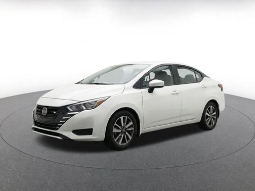 Aspen White Tricoat 2025 Nissan Versa 1.6 SV
