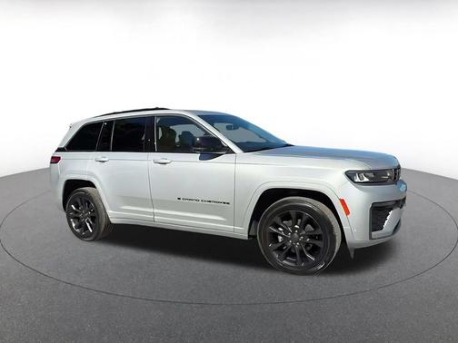 Silver Zynith 2026 Jeep Grand Cherokee Limited