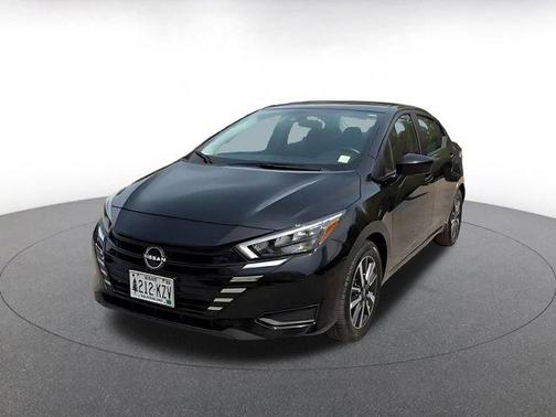Super Black 2025 Nissan Versa 1.6 SV