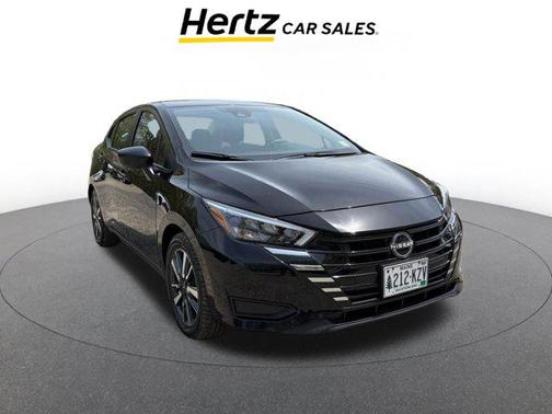 Super Black 2025 Nissan Versa 1.6 SV