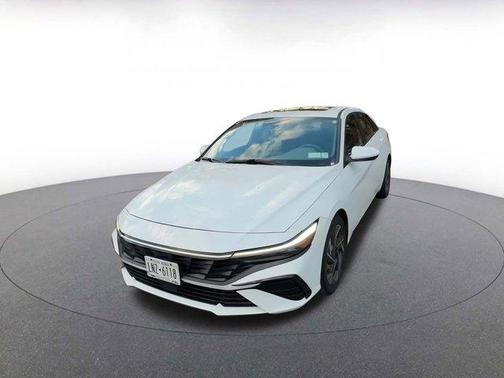 2025 Hyundai ELANTRA SEL