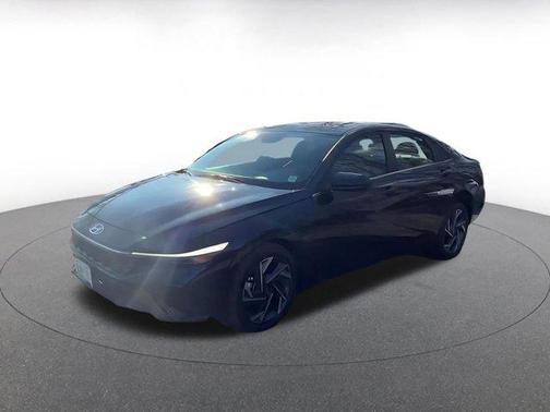 2025 Hyundai ELANTRA SEL