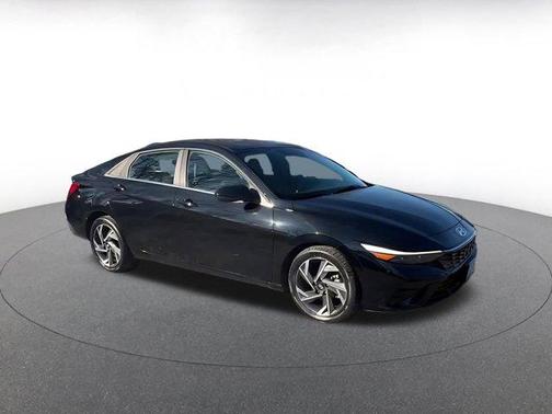 2025 Hyundai ELANTRA SEL