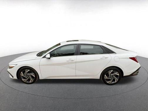 2025 Hyundai ELANTRA SEL