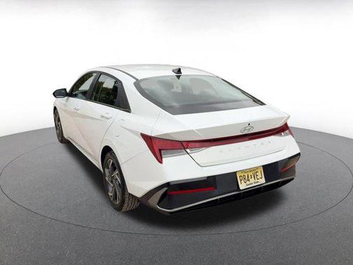 2025 Hyundai ELANTRA SEL