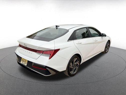 2025 Hyundai ELANTRA SEL