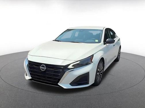 Glacier White 2025 Nissan Altima SV FWD