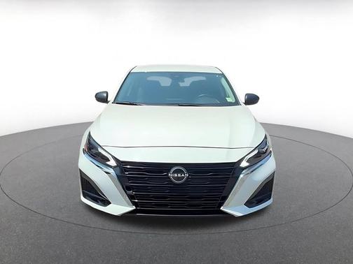 Glacier White 2025 Nissan Altima SV FWD