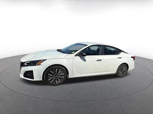 Glacier White 2025 Nissan Altima SV FWD