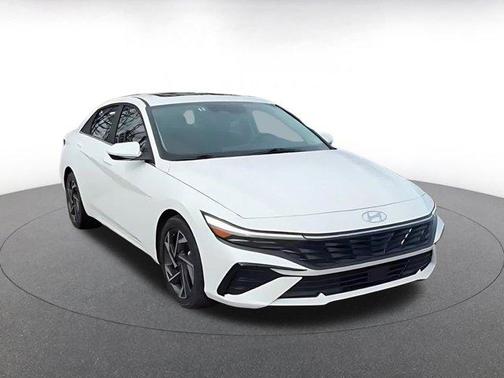 2025 Hyundai ELANTRA SEL