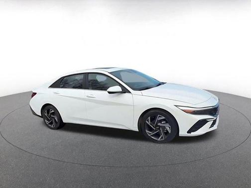 2025 Hyundai ELANTRA SEL