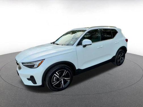 2024 Volvo XC40 CORE
