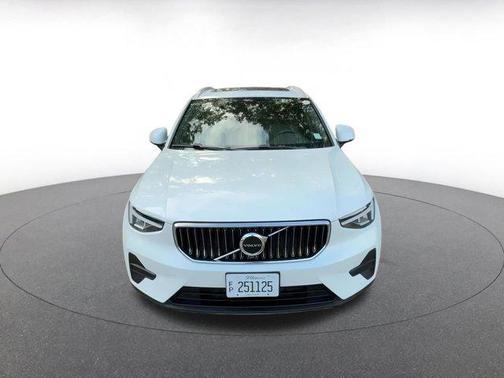 2024 Volvo XC40 CORE