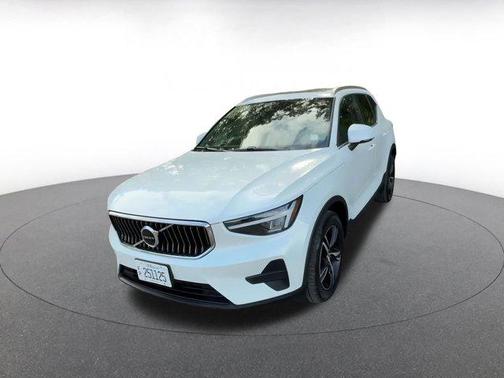 2024 Volvo XC40 CORE