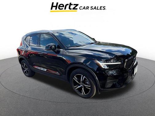 2024 Volvo XC40 CORE
