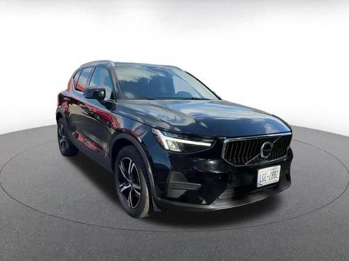 2024 Volvo XC40 CORE