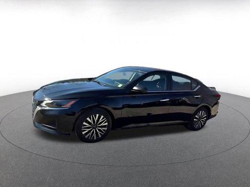 Super Black 2025 Nissan Altima SV FWD