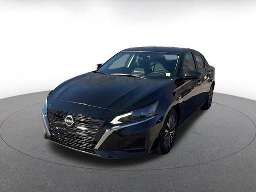 Super Black 2025 Nissan Altima SV FWD
