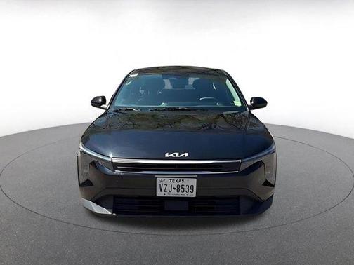 Aurora Black Pearl 2025 Kia K4 LXS