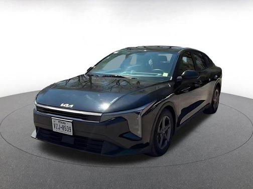 Aurora Black Pearl 2025 Kia K4 LXS