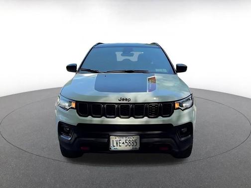 Bright White Clearcoat 2025 Jeep Compass Trailhawk