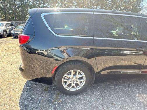 2024 Chrysler Voyager LX