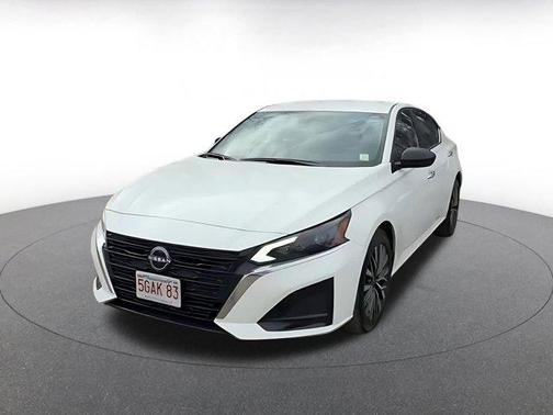 Glacier White 2025 Nissan Altima SV FWD