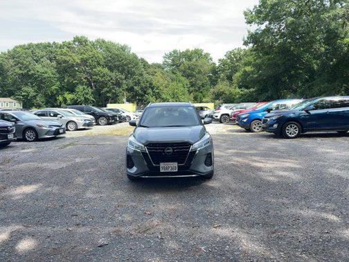 Boulder Gray Pearl 2022 Nissan Kicks SV