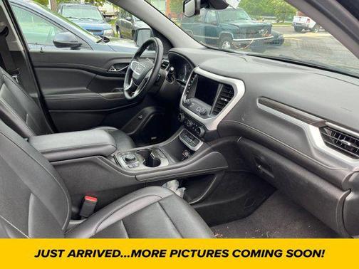 2023 GMC Acadia AWD SLT