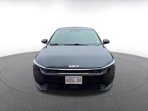 Aurora Black Pearl 2025 Kia K4 LXS