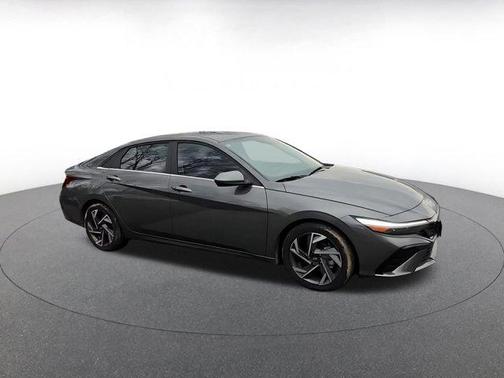 2025 Hyundai ELANTRA SEL