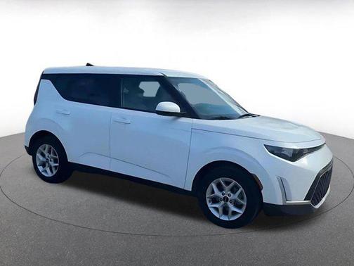 Snow White Pearl 2025 Kia Soul LX