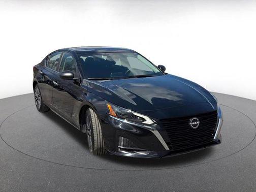 Super Black 2025 Nissan Altima SV FWD