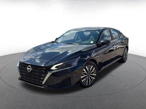 Super Black 2025 Nissan Altima SV FWD