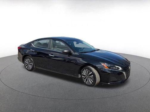 Super Black 2025 Nissan Altima SV FWD