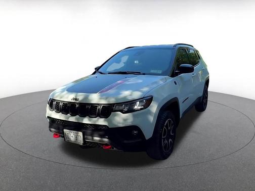 Bright White Clearcoat 2025 Jeep Compass Trailhawk